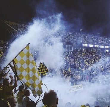 Violences aux stades : quand les ultras transforment le football en champ de bataille