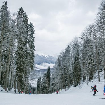 Collision à Verbier: Un skieur en fuite, l'enquête entravée par le temps et la bureaucratie