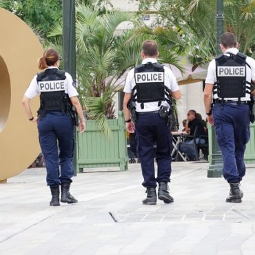 Double Nationalité et Service Militaire: Le Cas Épineux d'un Policier Genevois Licencié