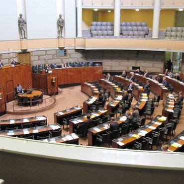 Rima Hassan au cœur des débats: l'eurodéputée franco-palestinienne attendue sous tension à Berne