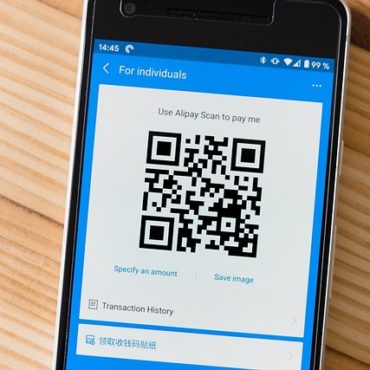 Escroquerie aux horodateurs : le piège des faux QR codes révèle un réseau européen en Suisse romande