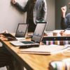 Le Paradoxe de l&rsquo;UDC: Quand les entreprises liées au parti recrutent au-delà des frontières