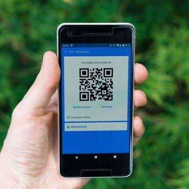 Faux Avis de La Poste : L'Arnaque Au Colis Qui Menace Vos Données Bancaires