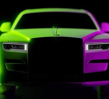 Quand une Rolls-Royce suisse graffée PSG enflamme les Champs-Élysées