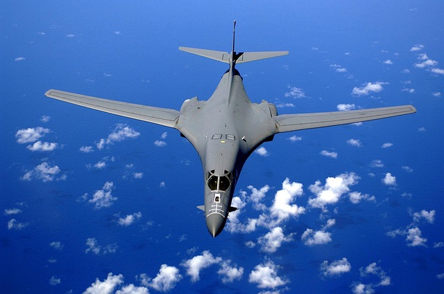 Moyen-Orient : Washington et Téhéran dans un Engrenage de Rétorsions Militaires