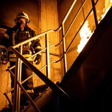 Incendie au Jardin Anglais : une structure touchée par les flammes