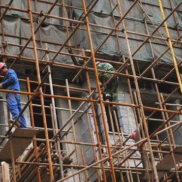 Drame sur un chantier zurichois : deux ouvriers décédés après une chute