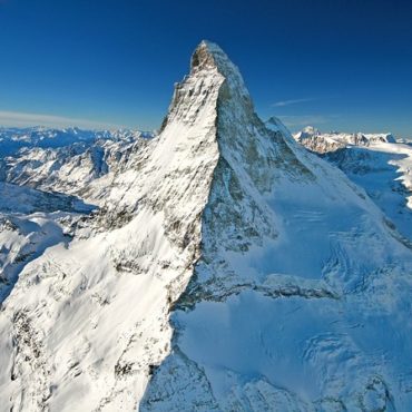 Drame aérien en Valais : un dirigeant britannique parmi les victimes