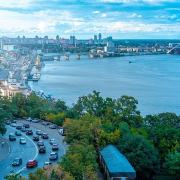 Frappes russes sur Kiev : les ponts du Dniepr ciblés