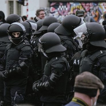 Grosse Polizeipräsenz wegen nicht bewilligter Kundgebung in Bern