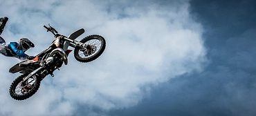 Gerichtsverfahren in Zürich: Motorradfahrer wegen halsbrecherischer Stunts auf der Hardbrücke vor Gericht