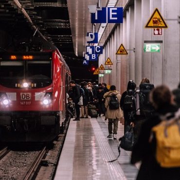 Pendlerverkehr im Grossraum Zürich durch Doppelstörung blockiert